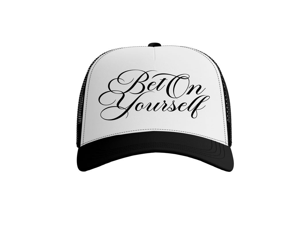 SCRIPT TRUCKER CAP IN WHITE