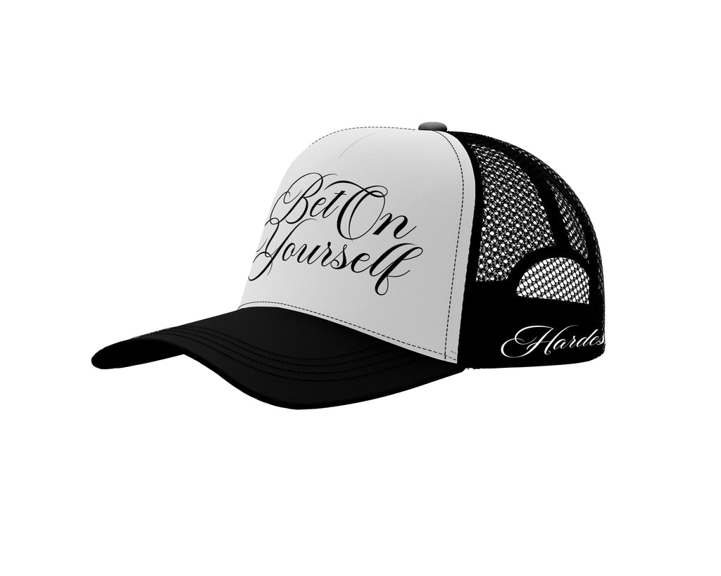 SCRIPT TRUCKER CAP IN WHITE